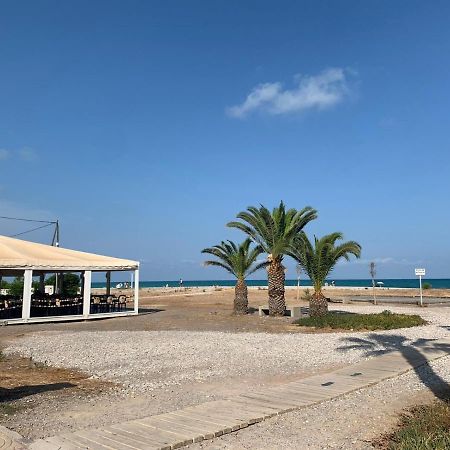 Beachfront Apartment With A Private Garden On The Ground Floor Moncofar Exterior photo