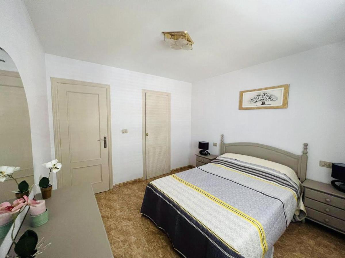 Beachfront Apartment With A Private Garden On The Ground Floor Moncofar Exterior photo